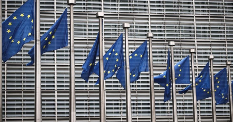 Κομισιόν: Καλεί την Ελλάδα να επικαιροποιήσει το εθνικό πρόγραμμα ελέγχου της ατμοσφαιρικής ρύπανσης